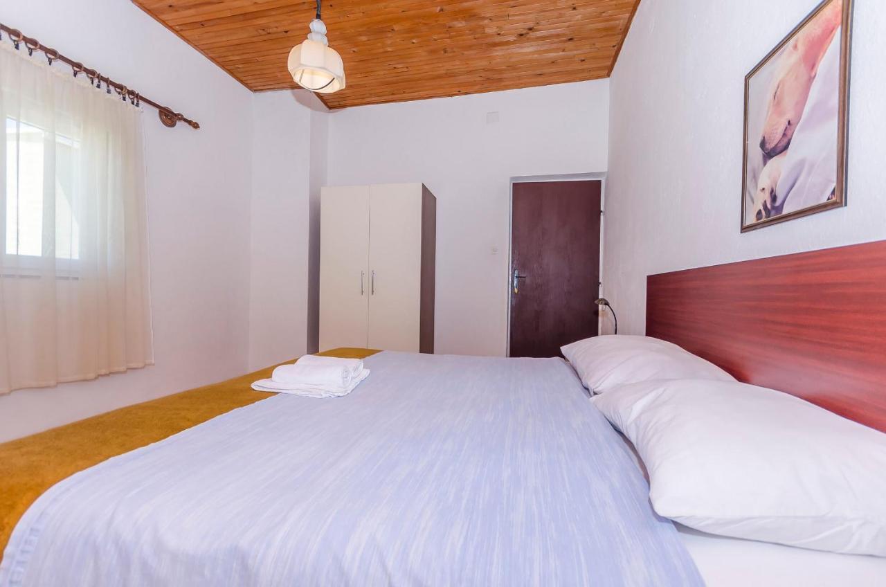 Apartments Zora Starigrad Paklenica Exterior photo
